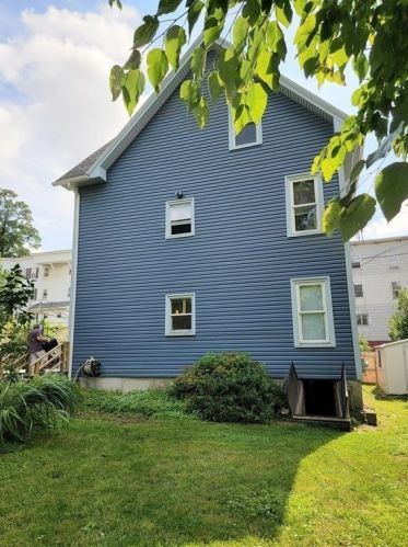 11 Henchman St, Worcester MA 01605-2418 exterior