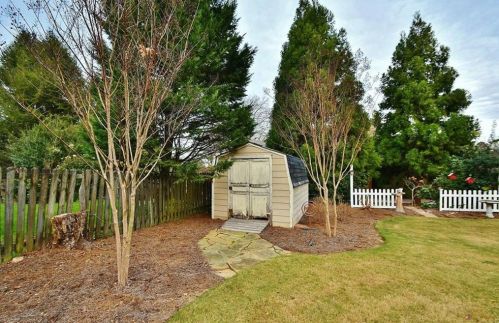 1574 Riverside Dr, Gainesville GA 30501-1843 exterior