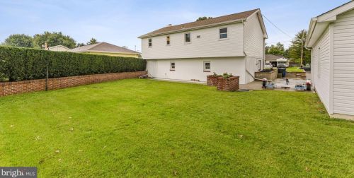 6 Kennedy Dr, Cookstown NJ 08511-1120 exterior