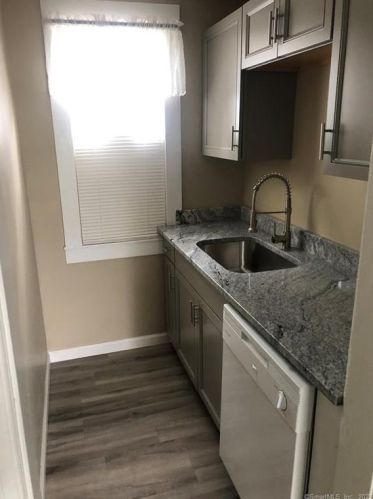 33 Sunrise Ave, New Britain CT  06051-2120 exterior