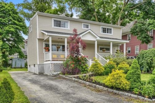 335 Simpson Pl, Peekskill, NY 10566-4521