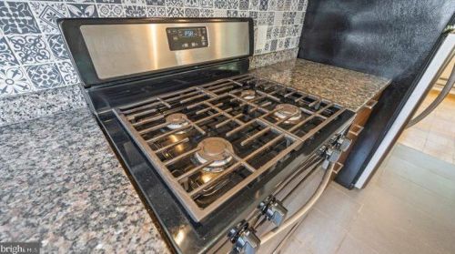 1240 Martha Custis Dr, Alexandria VA  22302-2016 exterior