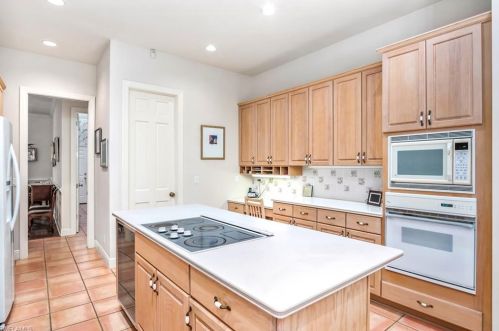 800 Ashburton Dr, Naples FL 34110-7906 exterior