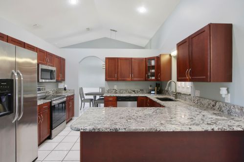 310 Rosewood Dr, Fort Pierce FL  34947-3424 exterior