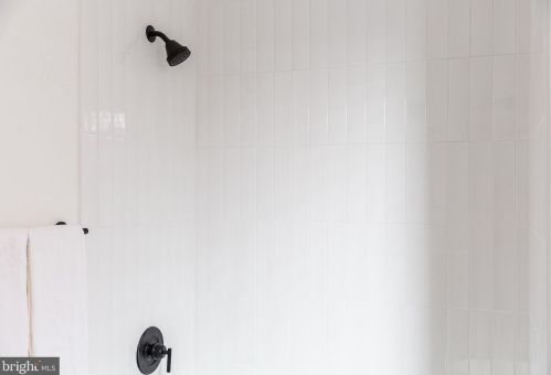 214 James St, Lancaster PA 17603-2839 exterior