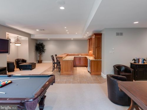 271 Blackburn Dr, Berwyn PA  19312-2801 exterior