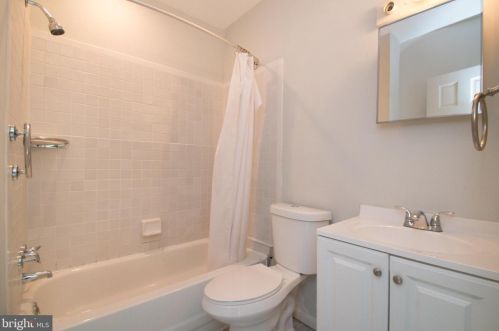 1144 4 St, Philadelphia PA 19133-3208 exterior