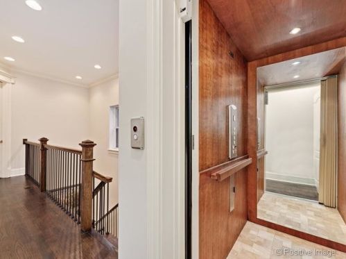 1126 Lill Ave, Chicago IL 60614-2018 exterior