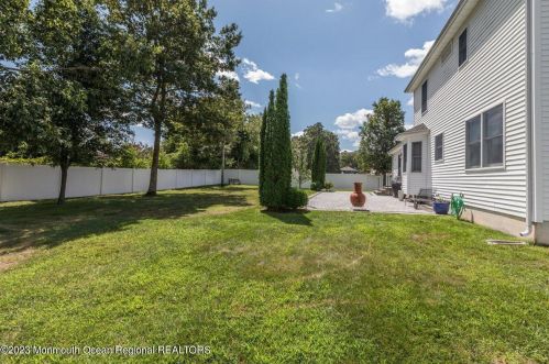 52 Pelican Dr, Berkeley Township NJ 08721-1654 exterior