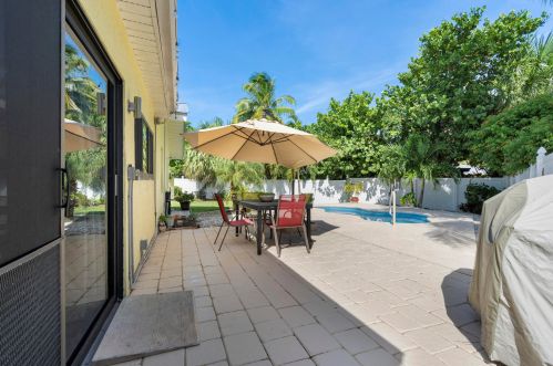 1602 Thumb Pt Dr, Fort Pierce FL 34949-3569 exterior