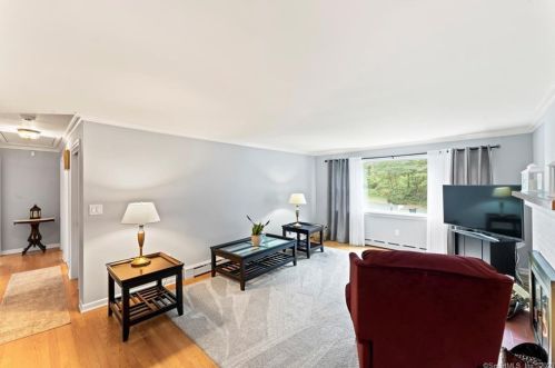 408 Hawthorne Ave, Derby CT 06418-1101 exterior