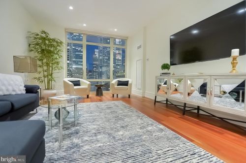 130 18th St, Philadelphia PA 19103-4923 exterior