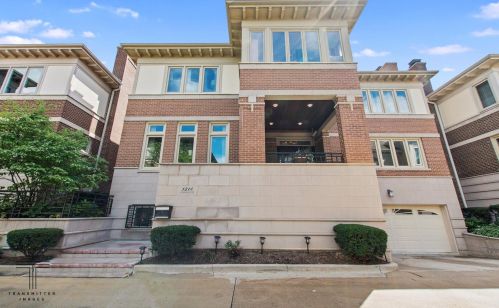 1314 Plymouth Ct, Chicago, IL 60605-2717