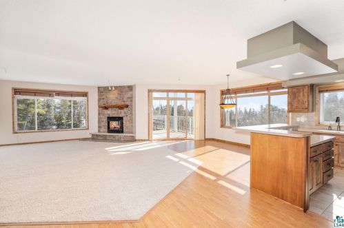 6030 Superior St, Duluth, MN 55804-2537