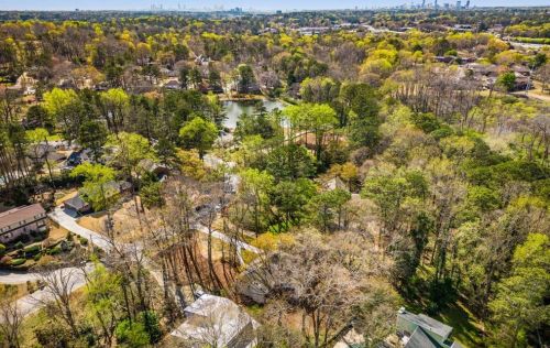 2884 Cravey Dr, Atlanta GA  30345-1420 exterior