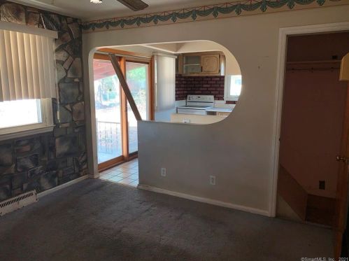 101 Ave, Windsor Locks CT 06096-2130 exterior