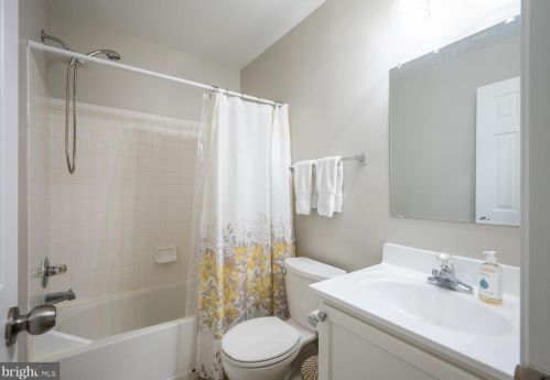 6940 Lerwick Ct, Alexandria VA  22315-5717 exterior