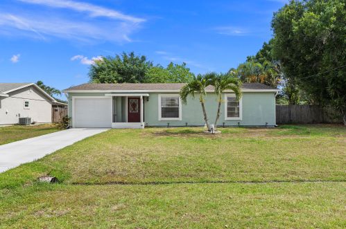 1349 Gastador Ave, Fort Pierce FL 34953-1724 exterior