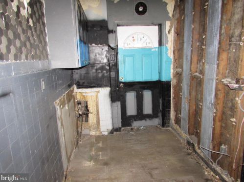 319 34th Pl, Washington, DC 20019-1407