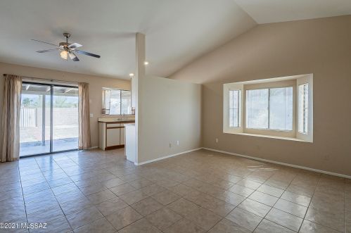 9961 Desert Aire Dr, Tucson AZ 85730-3803 exterior