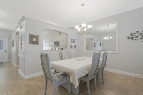 7782 Berkshire Pne Dr, Naples FL 34104-9487 exterior