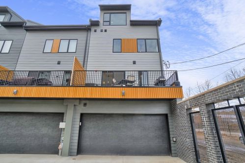 5563 Berlin Way, Pittsburgh PA  15201 exterior