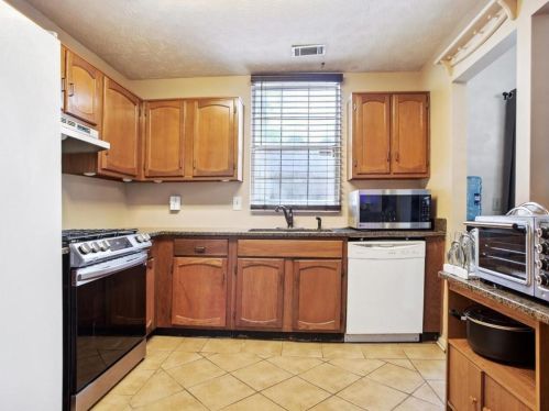 4023 Hancock Cir, Atlanta GA  30340-4281 exterior