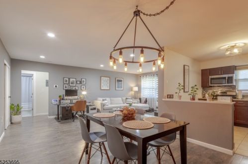 24 Woodedge Ave, Edison NJ exterior