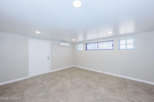 8648 Kenyon Dr, Tucson AZ  85710-4234 exterior