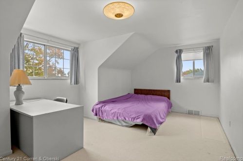 5975 Hubbell St, Dearborn Heights MI 48127-2445 exterior