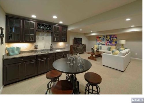 454 Charles St, N Milford NJ  07646-1939 exterior