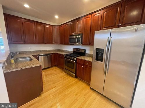 5996 Grand Pavilion Way, Alexandria VA  22303-2258 exterior