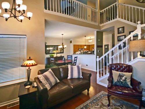 7 Astoria Ct, Elmhurst IL  60126-5623 exterior