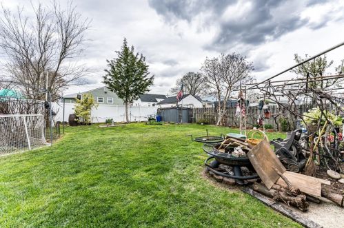 72 Lehigh Ave, Avenel NJ 07001-1840 exterior