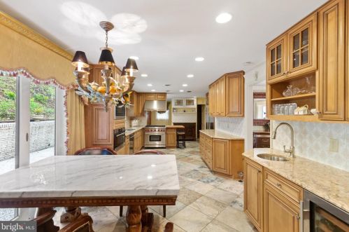 8751 Brook Rd, Mc Lean VA  22102-1507 exterior