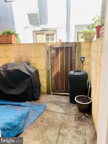 788 2nd St, Philadelphia PA 19122-2602 exterior