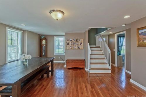 82 Mullen Rd, Enfield CT 06082-6033 exterior