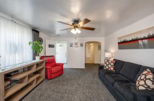 496 Lougeay Rd, Pittsburgh PA 15235-4505 exterior