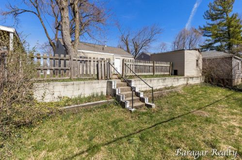 1340 Hollywood St, Grand Rapids MI 49505-3842 exterior