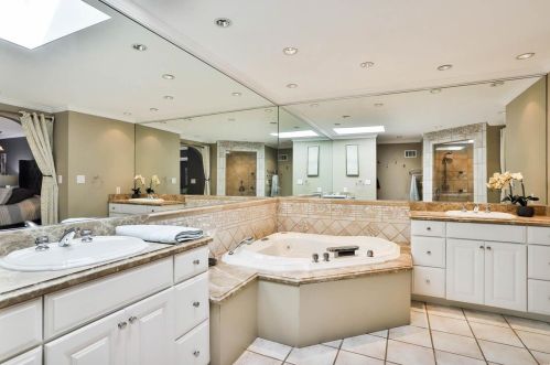 10101 Courtwick Dr, Saint Louis MO 63128-1613 exterior