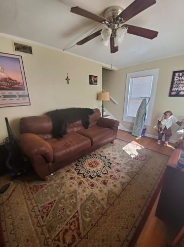 918 37th St, Austin TX  78705-1808 exterior