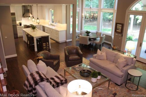 3586 Walnut Brk Dr, Rochester MI 48309-4065 exterior