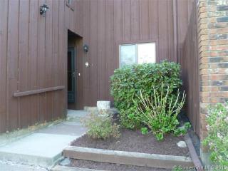 9 Webster Ct, Hartford, CT 06111-5117