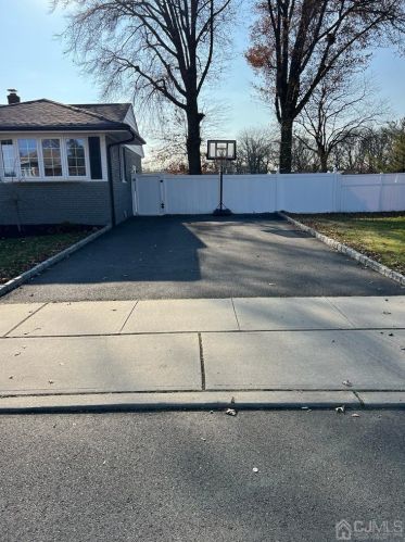 36 Sharon Ave, Edison, NJ 08817-4517