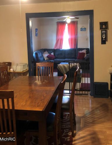 1541 Ducey Ave, Meskegon MI 49442-2232 exterior