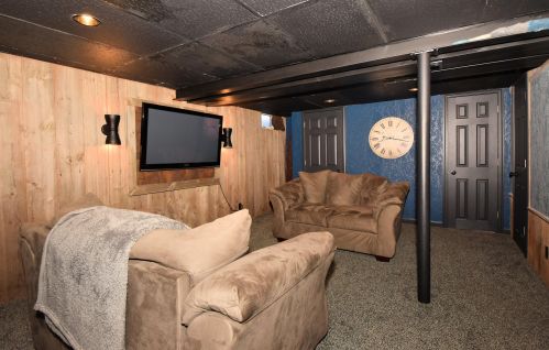 8803 Plainfield Ave, Milwaukee WI 53228-2227 exterior