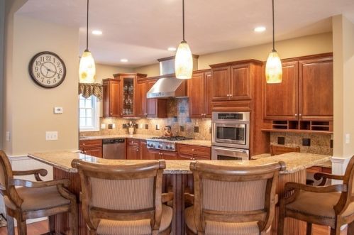 2 Camelot Dr, Worcester MA 01602-1318 exterior