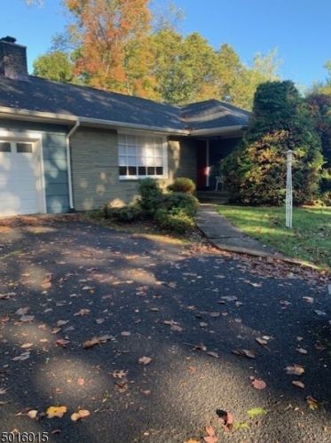 65 High Point Dr, Springfield NJ  07081-3736 exterior