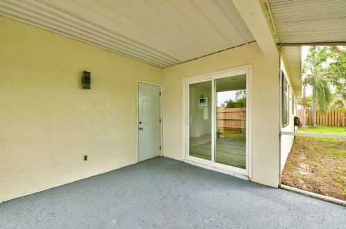 1925 Redwing Cir, Fort Pierce FL 34952-8834 exterior