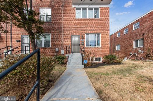 3944 Clay Pl, Washington, DC 20019-3337